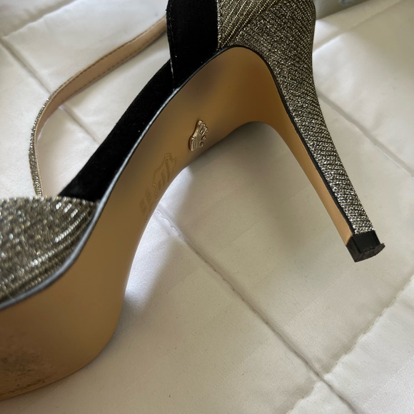 7.5 womens platform heels only wore once. - Picture 2 of 4